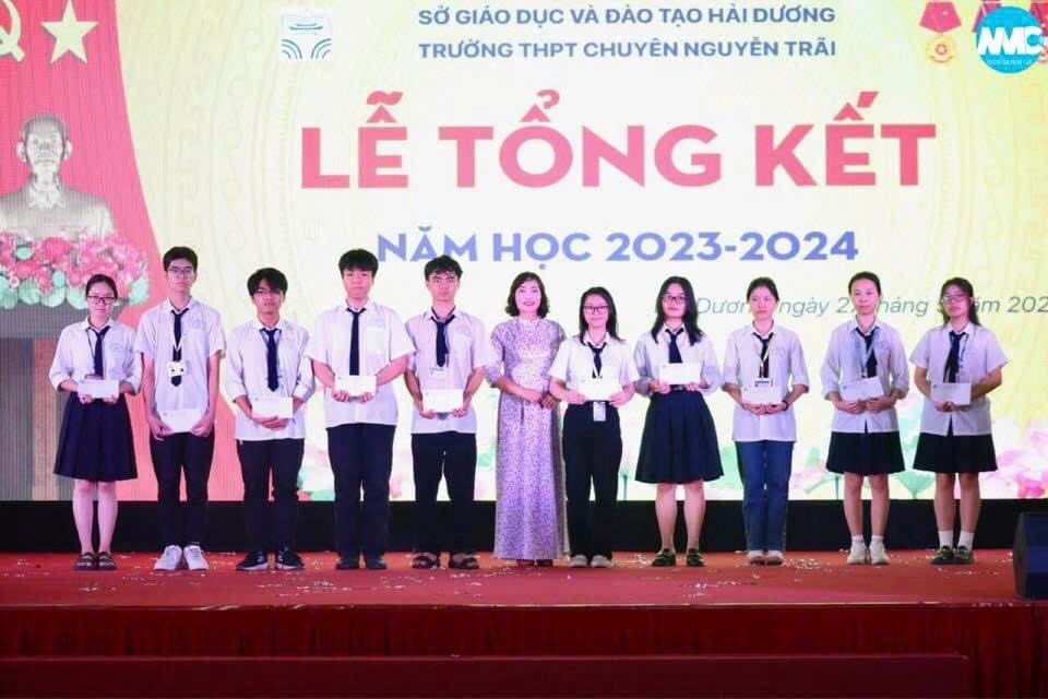 Nhấn để phóng to